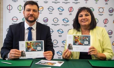Postabélyegen a TV Maci, sokak kedvenc figurája