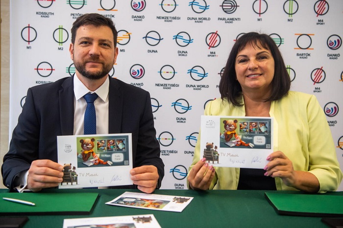 Postabélyegen a TV Maci, sokak kedvenc figurája