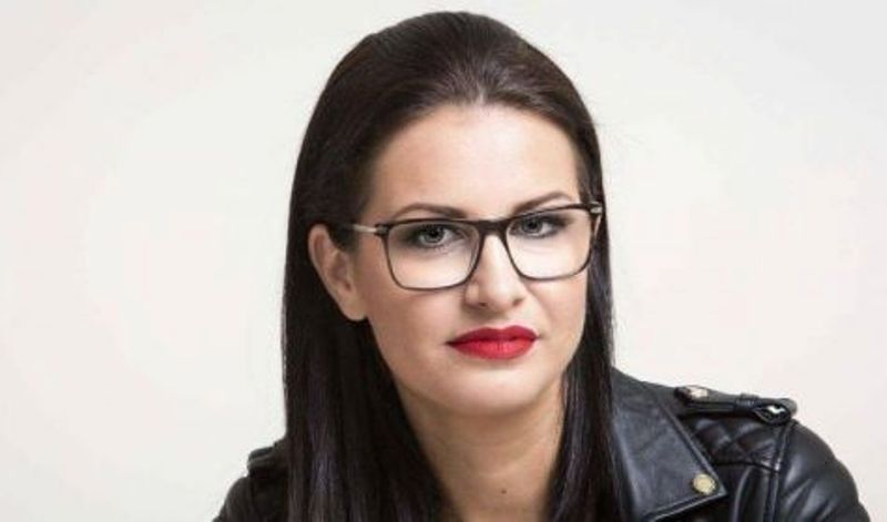 KÖNYVESPOLC – Szentesi Éva: Kardos Margit disszidál