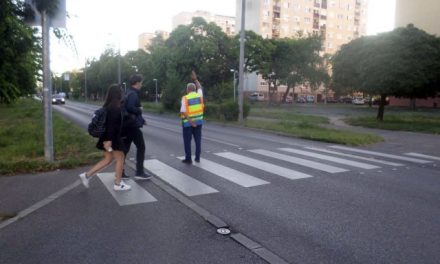 Városrendészek segítik az iskolakezdést