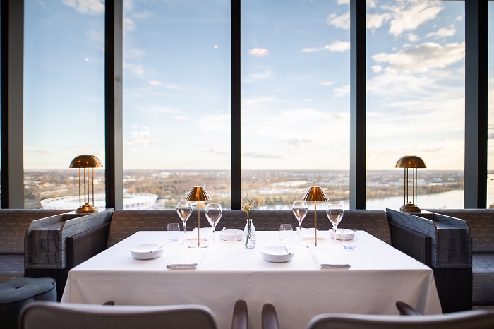A VIRTU Restaurant 120 méterrel a Duna fölött nyílt meg