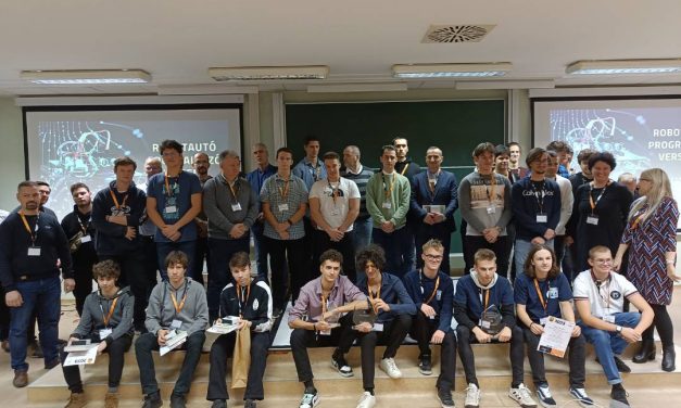 Robotautó programozó verseny a Neumann János Egyetemen