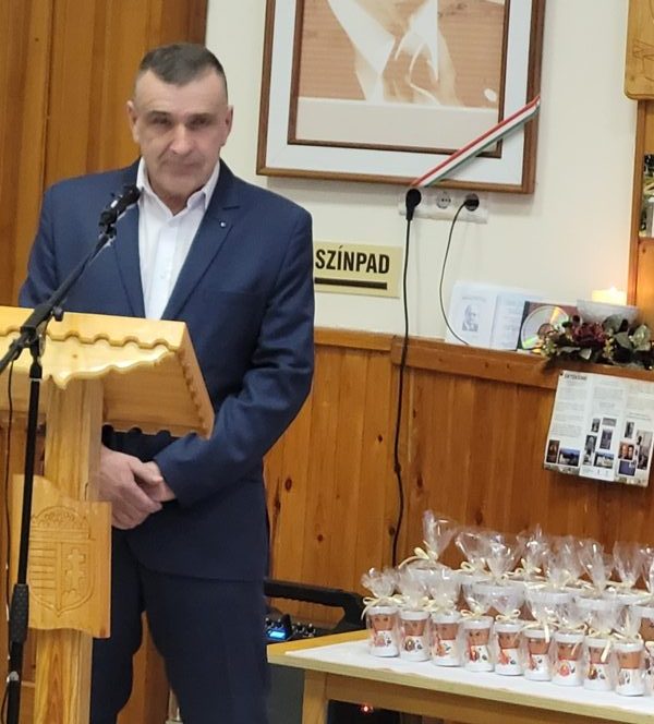 „Nemcsak a szó, nemcsak a vers, / a tett mi fennmarad” – Tollas Tibor emlékének, költészetének adózva