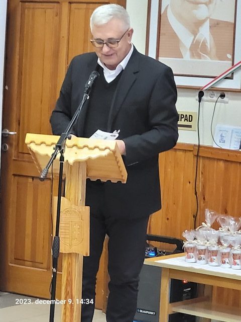 „Nemcsak a szó, nemcsak a vers, / a tett mi fennmarad” – Tollas Tibor emlékének, költészetének adózva