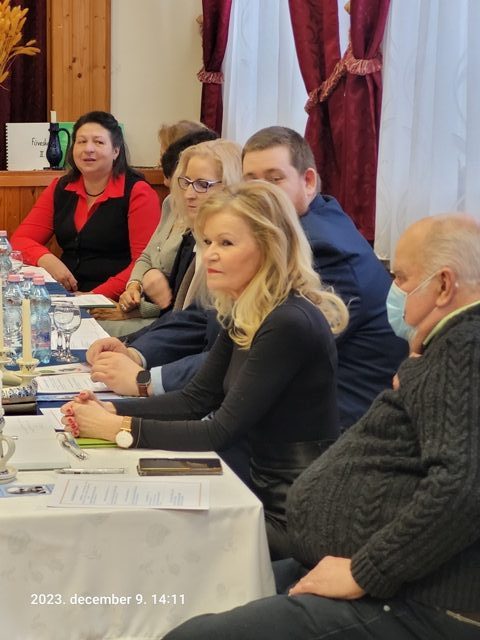 „Nemcsak a szó, nemcsak a vers, / a tett mi fennmarad” – Tollas Tibor emlékének, költészetének adózva