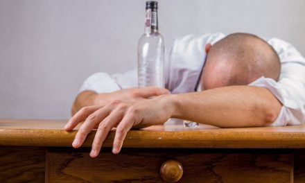 Tettenérés ittas járművezetés közben – vajon megéri inni egy pohár bort vezetés előtt?