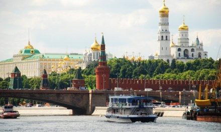 Vera Politkovszkaja: Egy anya – KÖNYVESPOLC