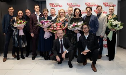 Az Egy a ráadás című új bohózat a Tháliában