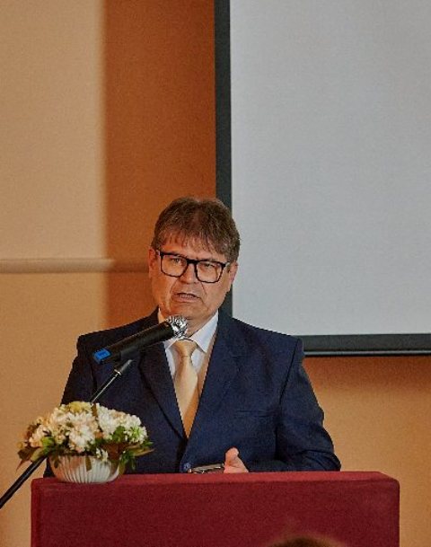 Sántha György kecskeméti költő születésnapján