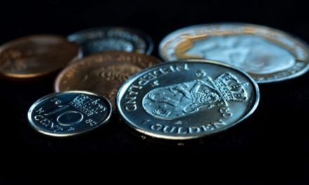 A forint egyre gyengébb: hogyan hat ez a gazdaságra és a szórakoztatóiparra?