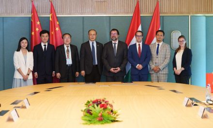 Fudan Egyetem és a NJE kecskeméti döntője