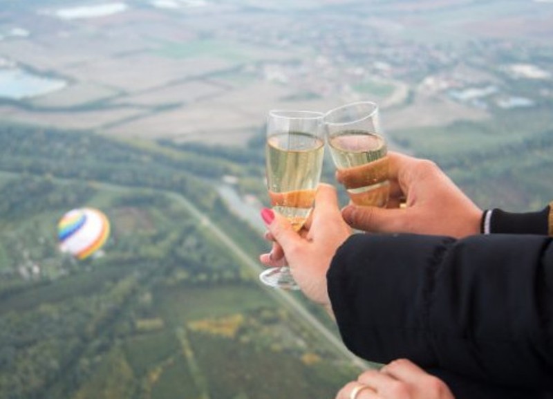 Hányan vehetnek részt egy hőlégballonos sétarepülésen?
