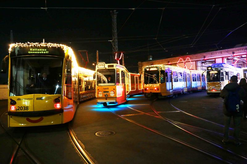 Elindult a BKV ünnepi fényflottája