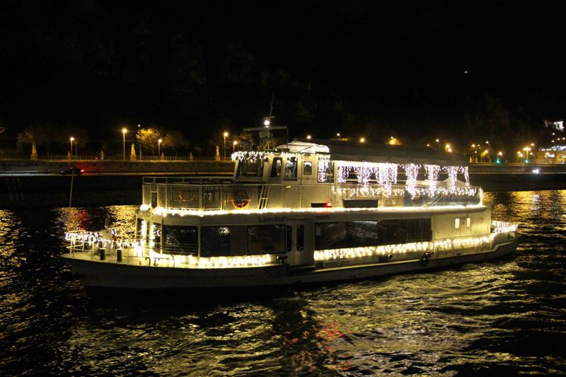 Elindult a BKV ünnepi fényflottája