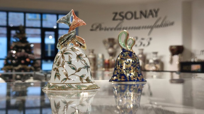Karácsonyi elegancia Zsolnay-módra