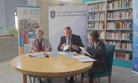 A rendőrség és a könyvtár együtt a lakosságért