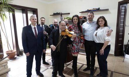 Szerenáddal a házasság hetéért a Dankó Rádióval