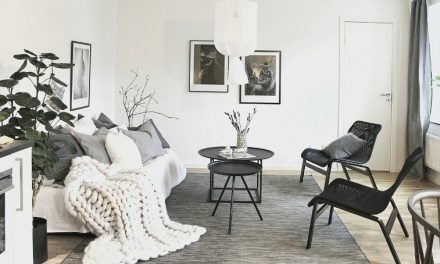 A félkör alakú kanapék helye a nappaliban