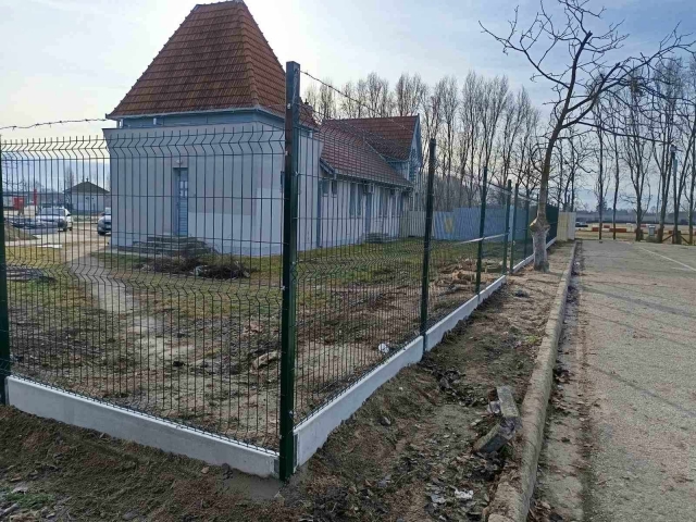 Új kerítés a Szent László körúti vásártéren