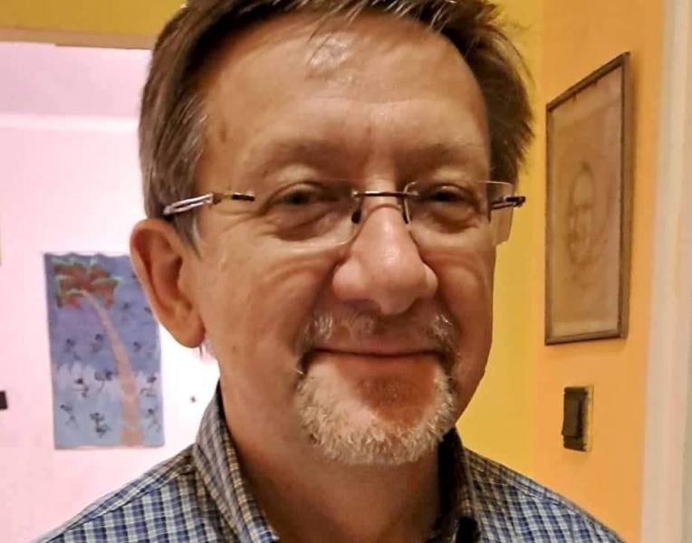 „Dolgozom, kapaszkodom, időt lopok a végzettől:”- vallja Ferenczfi János, a gazdag élményvilágú alkotó