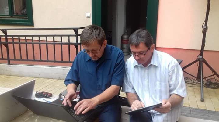 „Dolgozom, kapaszkodom, időt lopok a végzettől:”- vallja Ferenczfi János, a gazdag élményvilágú alkotó