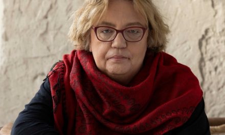 Bányai Júlia, a honvédszázados – Könyvespolc