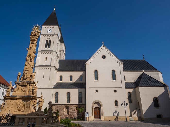 Újraszentelik az egyik legősibb magyar templomot, a veszprémi Szent Mihály Főszékesegyházat