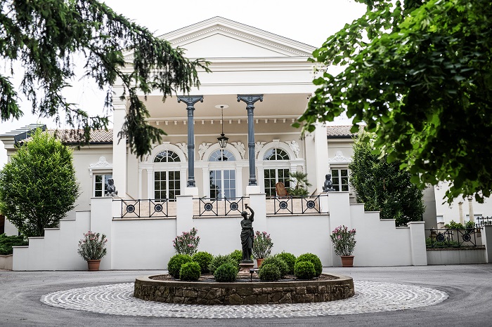 Scharioth Birtok – Rhédey Claudia terem