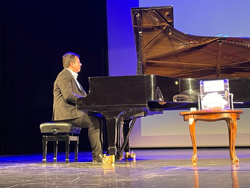 Balázs János zongoraművész koncertje Kecskeméten