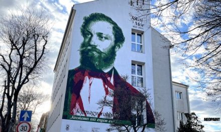 Különleges köztéri alkotás Kecskeméten
