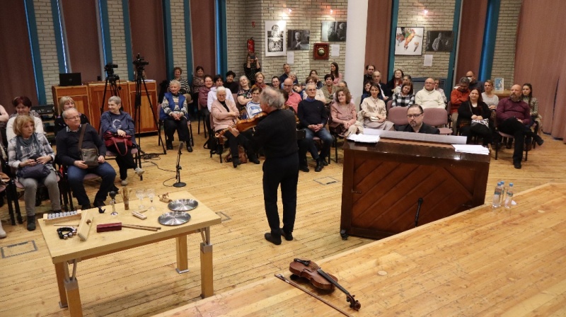Jókedvű kamarakoncert a kecskeméti könyvtárban