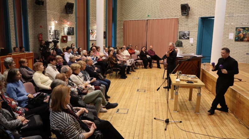 Jókedvű kamarakoncert a kecskeméti könyvtárban