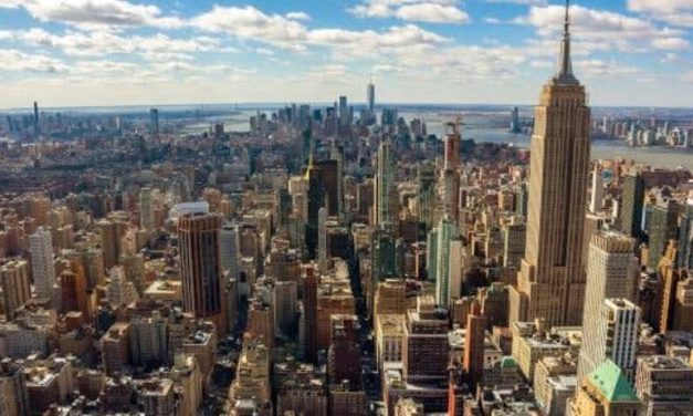 Köves Gábor: Apropó, New York – Könyvespolc